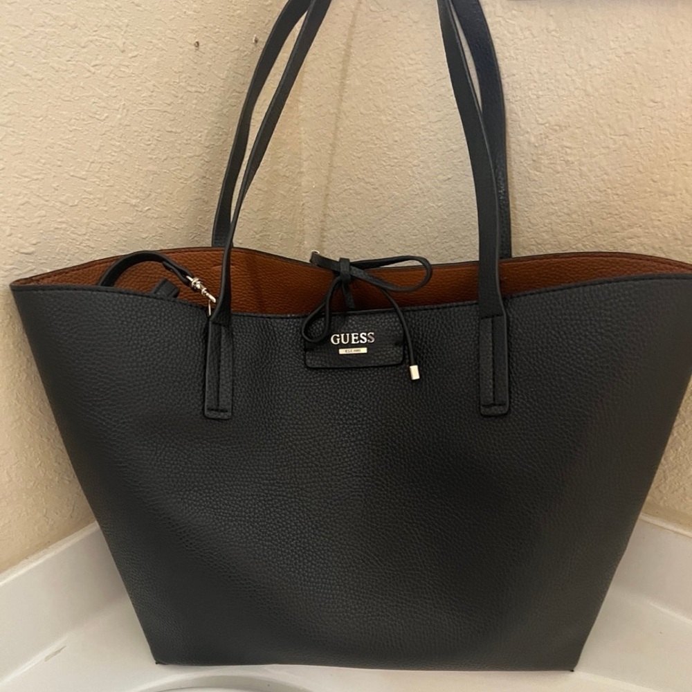 Guess tote 2n1